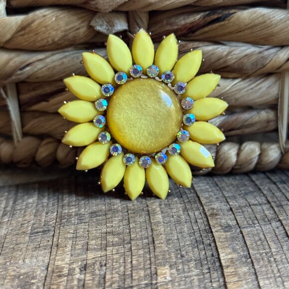 60s Yellow Sunburst Brooch - Picture 3 of 8